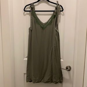 Gentle fawn tie dress